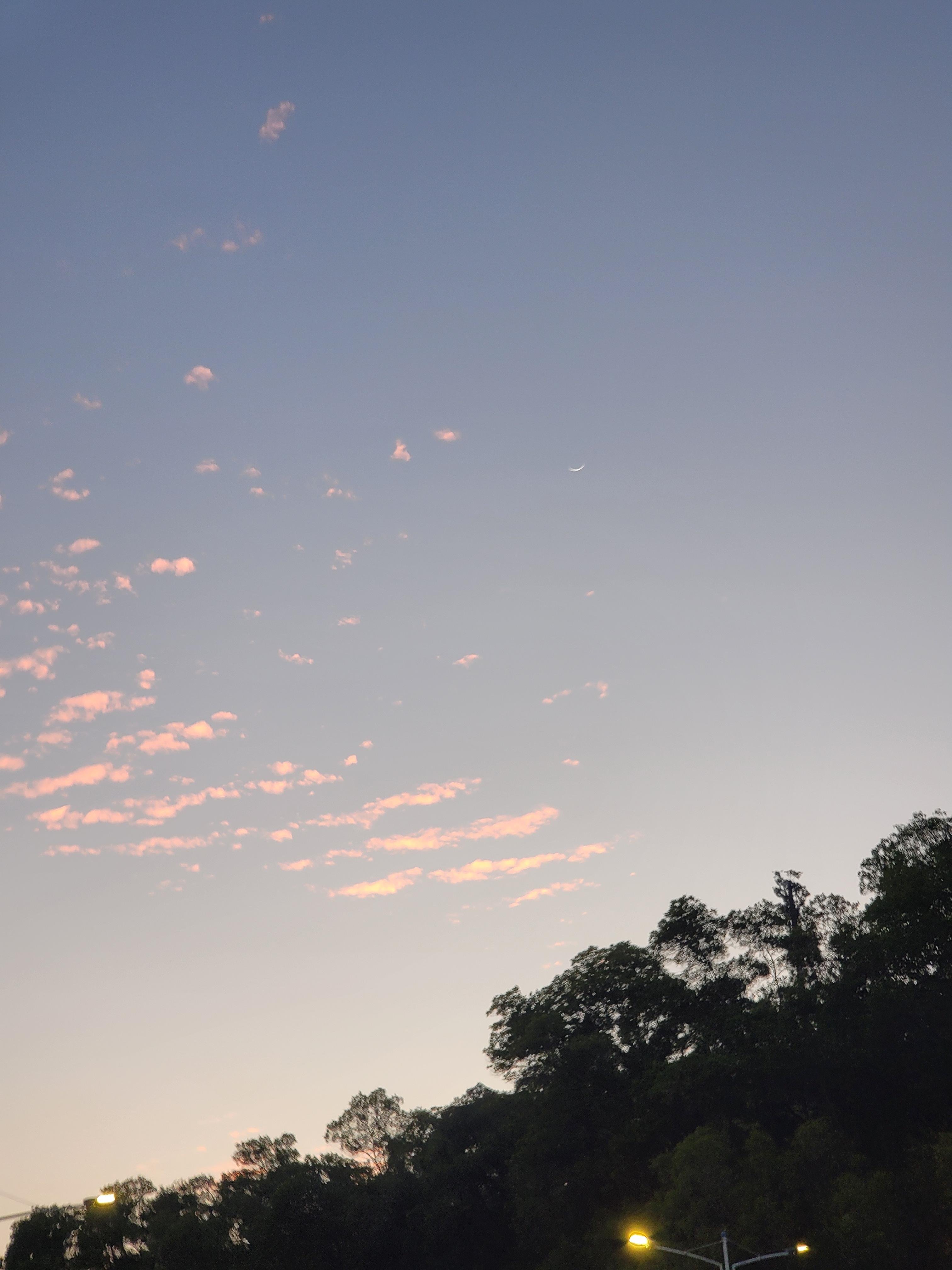 willbeback 的想法: 星,云 | 92 拍摄装备:三星fold2 br>95 拍摄