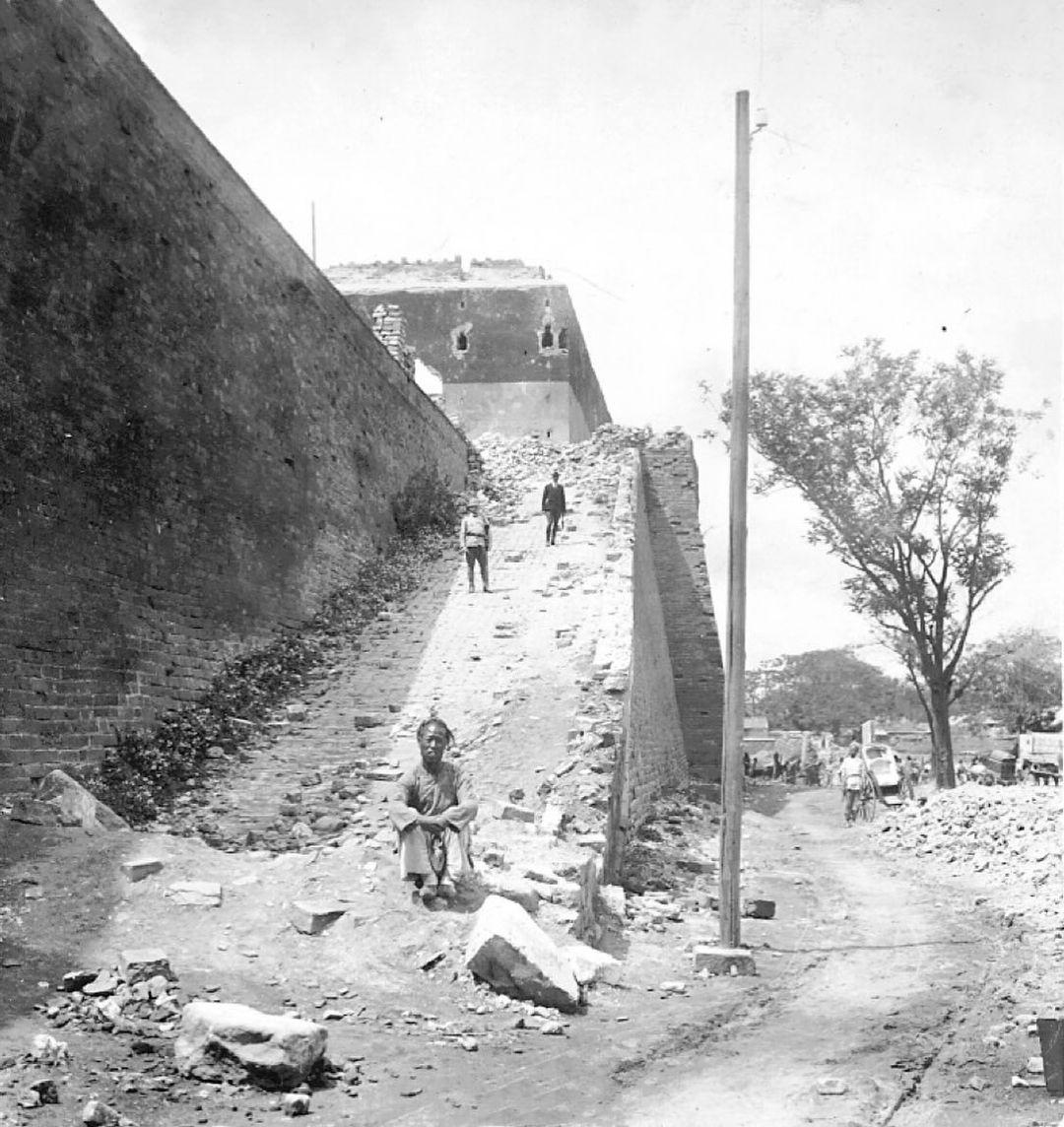 历史老照片 的想法: 1900年,义和团运动和八国联军占领北京后,给北京