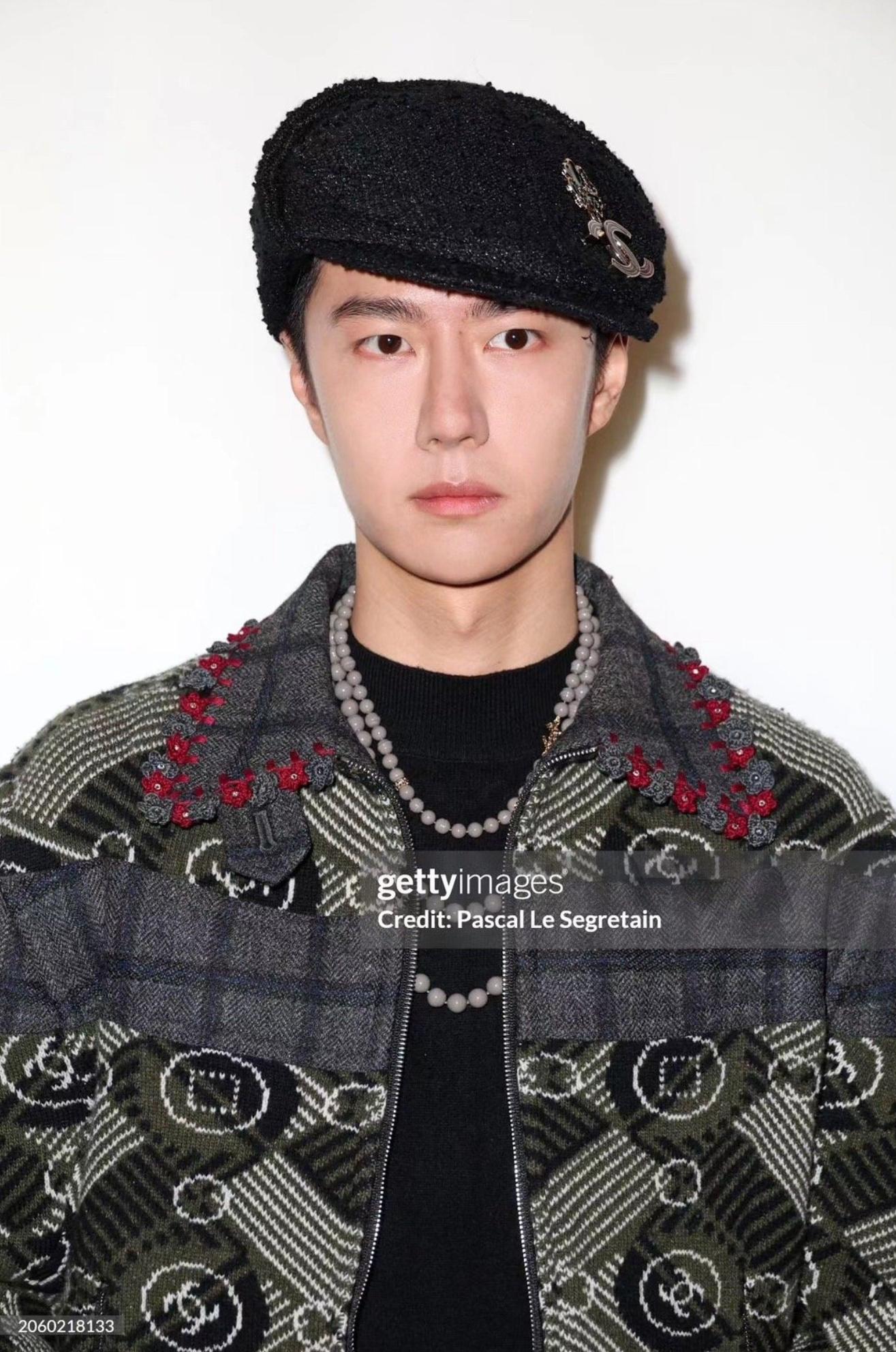 的想法: 把香奈儿女装穿得好看的男明星之前是权志龙,现在是王一博,不