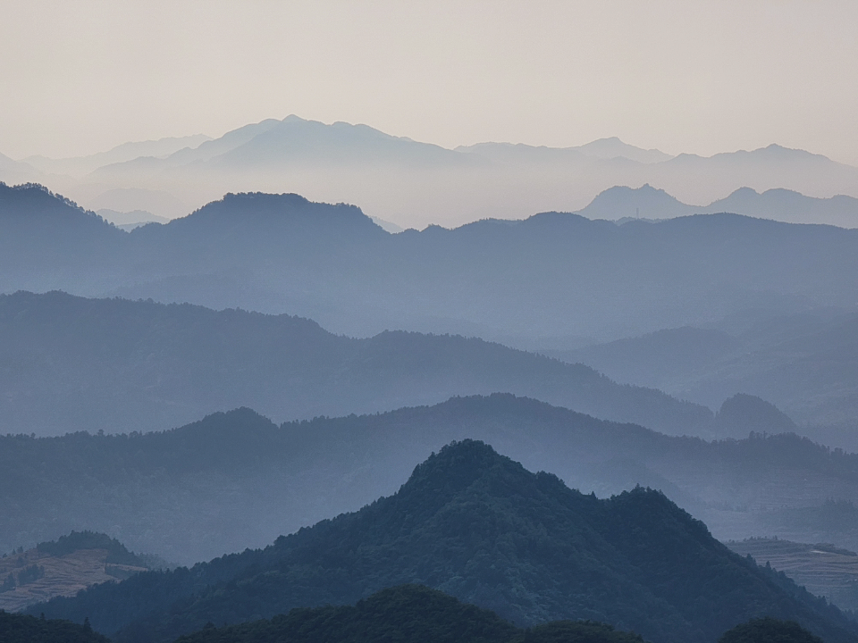 山外有山半山腰图片