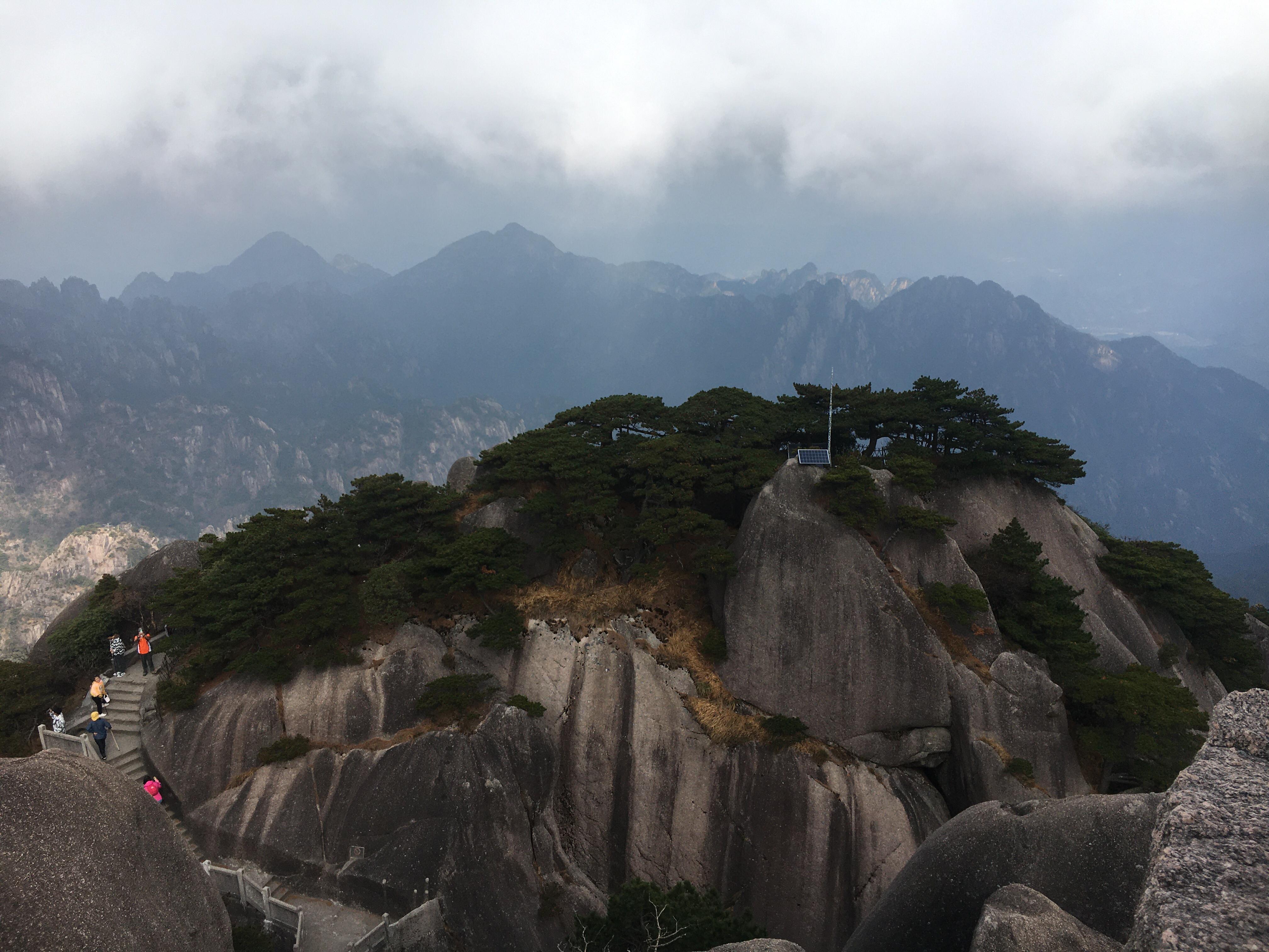 驥遙 的想法: 我終於登頂了 | 一心想爬上黃山的蓮花峰,這已是第二次