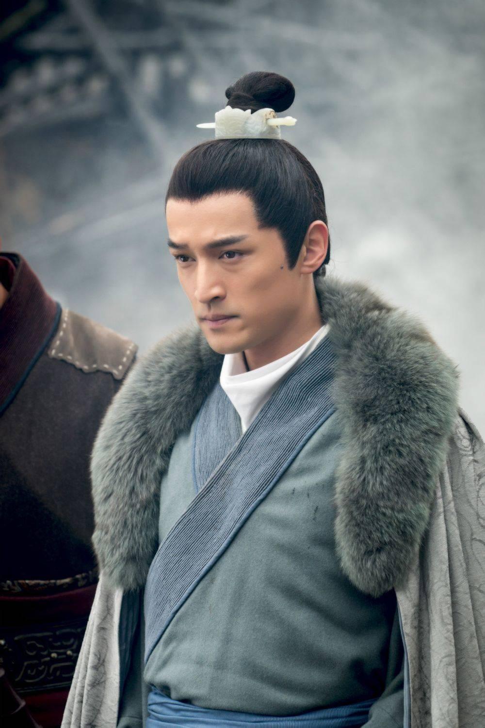 如烟 的想法: 这是琅琊榜里的梅长苏,是我喜欢的一个角色,我曾经为了