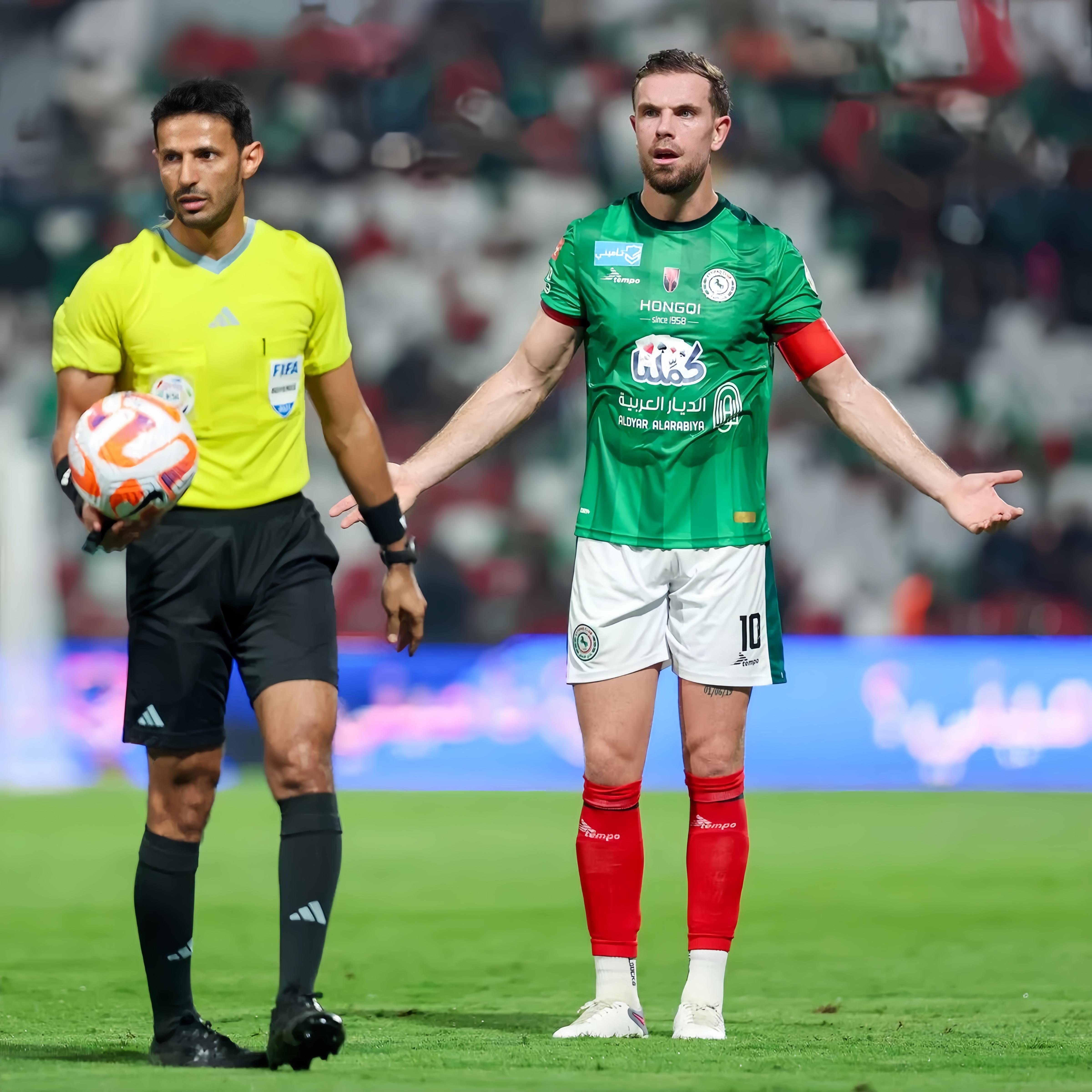 乔丹亨德森一个接了利物浦铁血队长杰拉德班的人现在他俩又一起在沙超