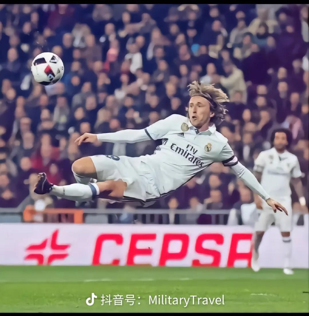 在校搬砖鼠 的想法: 魔笛 | 莫德里奇和他的小伙子们,在足球场上,为