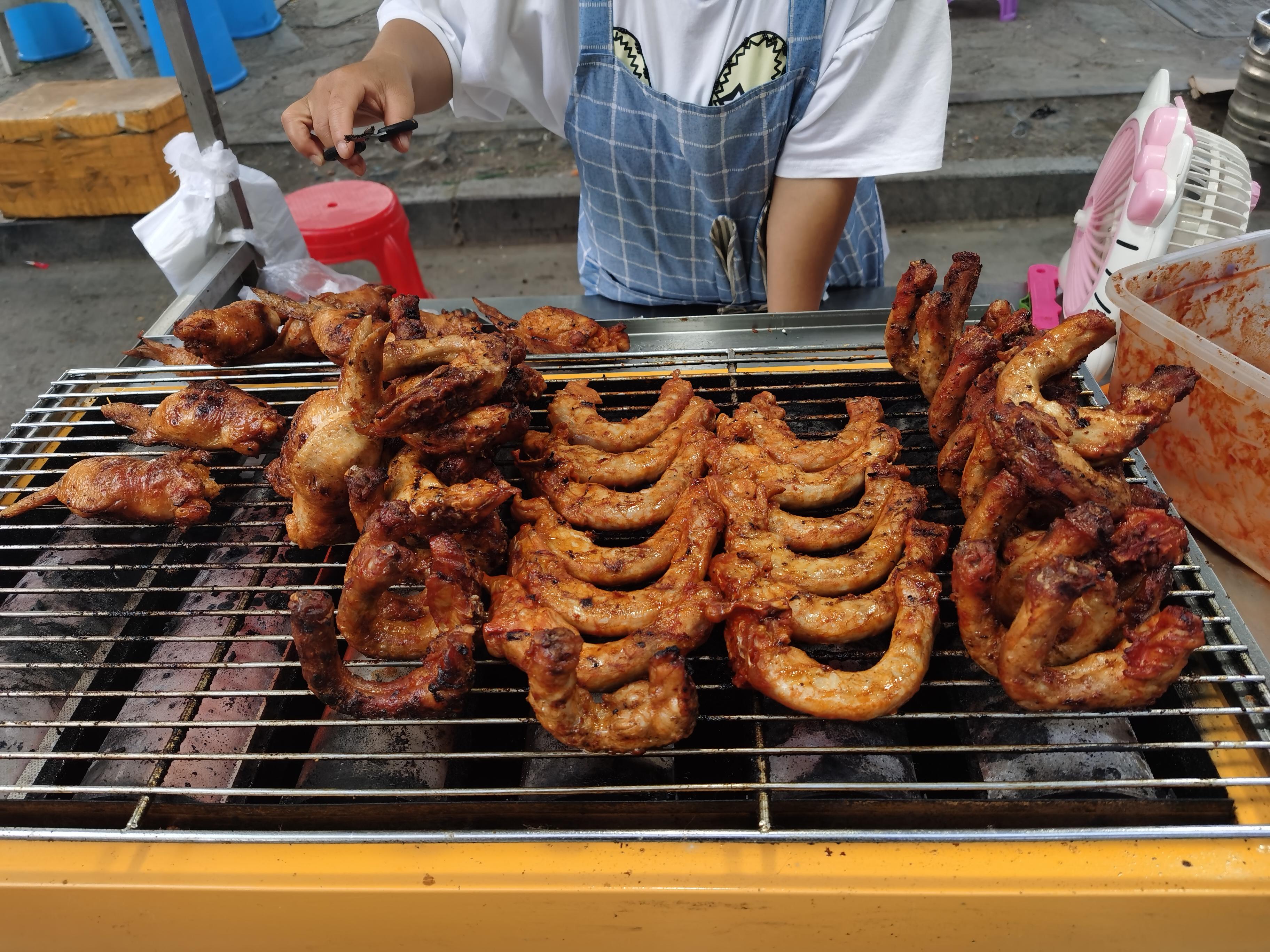 旅途中难忘的美食 碾子山,一个东北西部的边陲小城,国家重工业