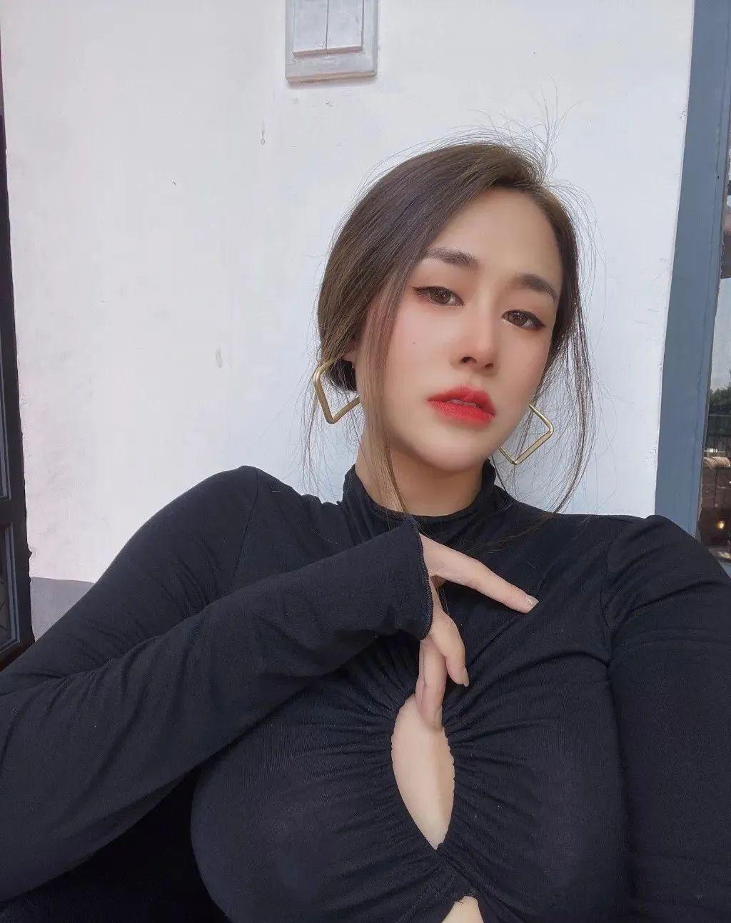 90后甜辣福建女神这身材实在太哇塞了