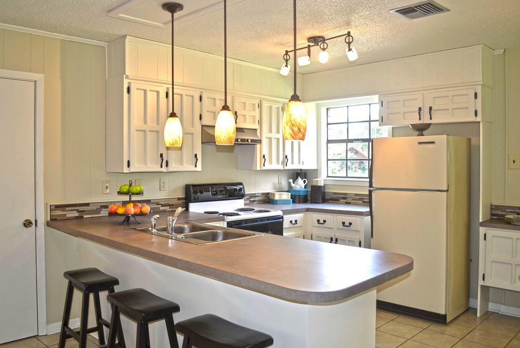 其实不然,吧台式的厨房在设计的时候是不会受到户型面积制约的,无论