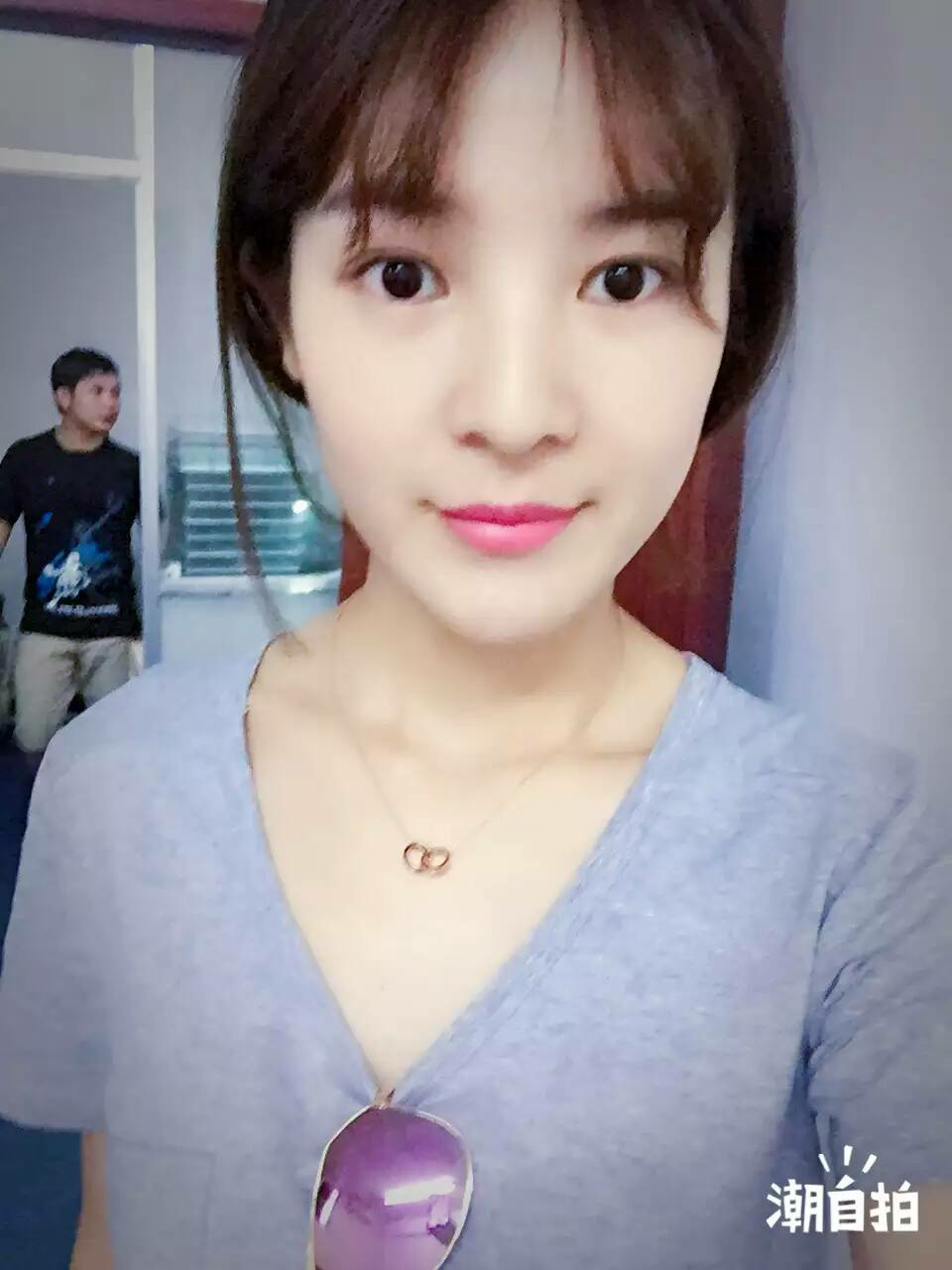 有很漂亮的亲姐妹是一种什么样的体验? - lmq