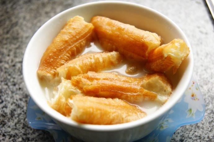 油条配什么吃最舒服 17d15ed7433db0a1753f1c0d38eeaa57_1440w.jpg?source=172ae18b