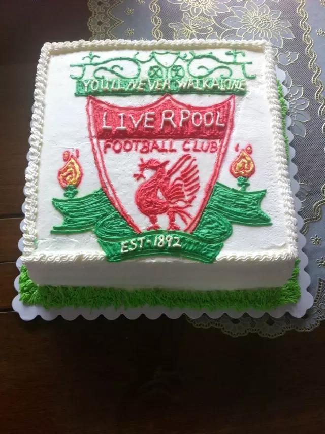 男生喜欢足球 是利物浦脑残粉 送什么礼物给他