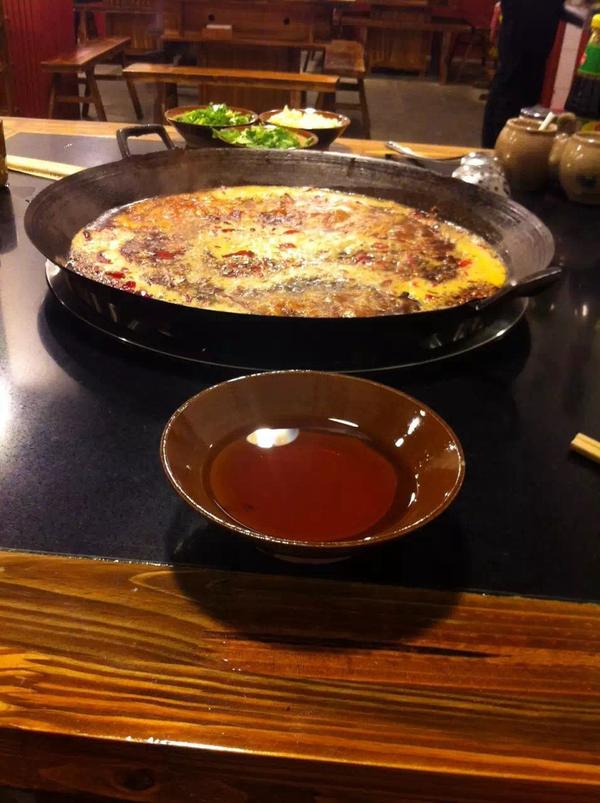 又想到我之前老吵着要吃火锅,就让我自己去吃火锅