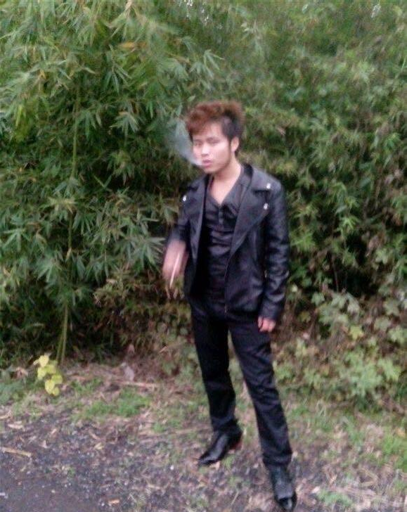 昔日杀马特家族忘爱哥如今已养猪迎娶白富美