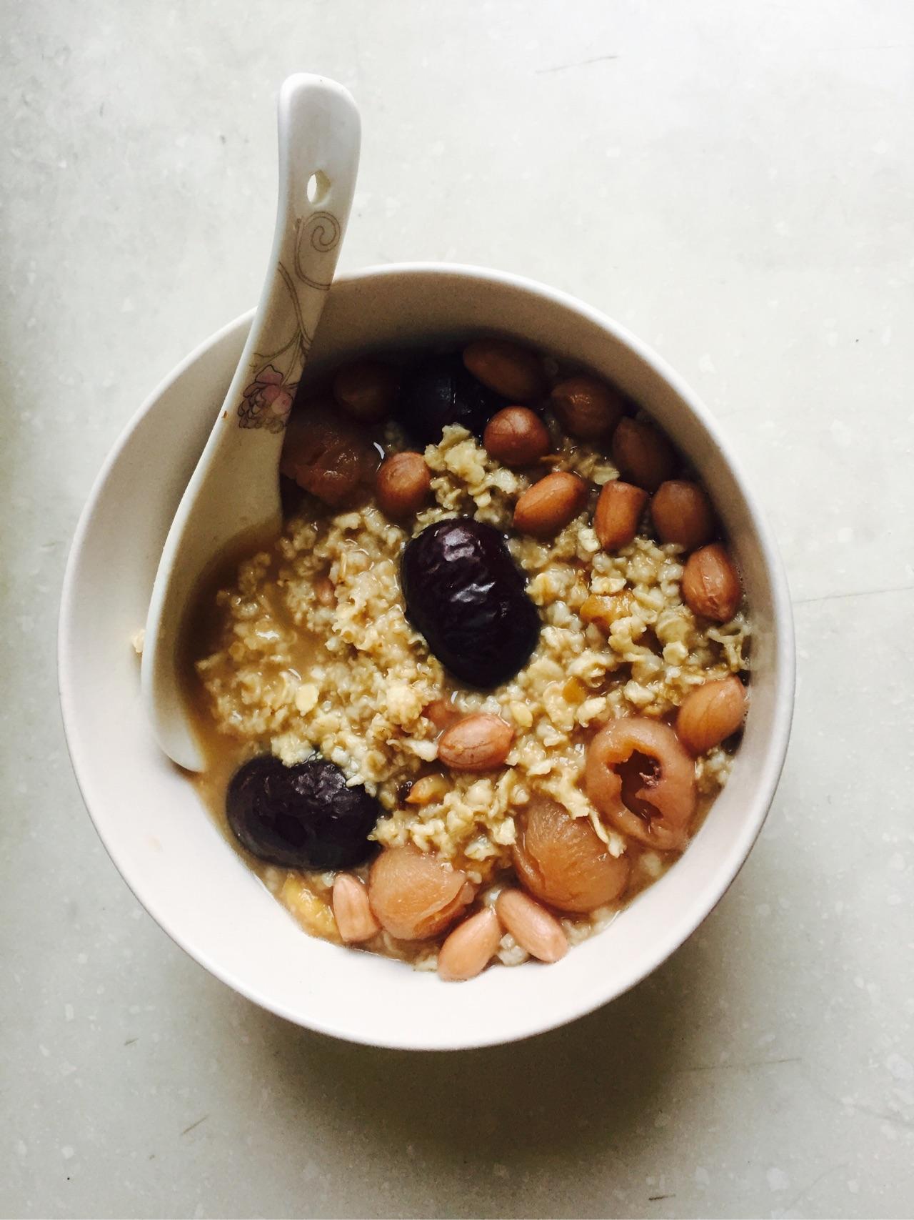 那些早上起来做饭、跑步、冲澡后去上班的人都