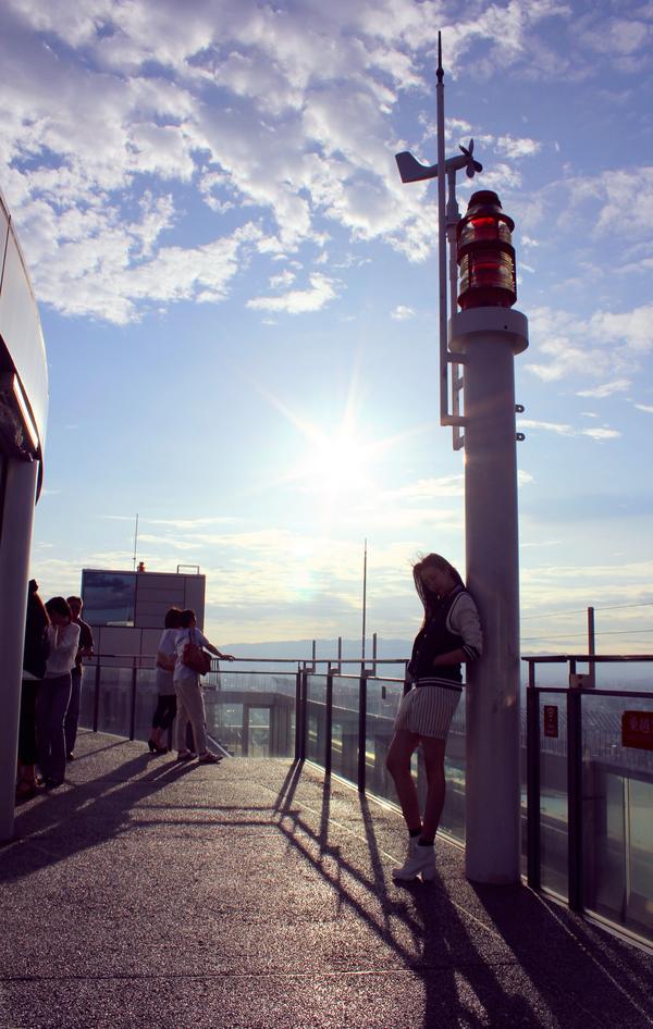 女生长途旅行如何精简行李还能打扮的美美的?