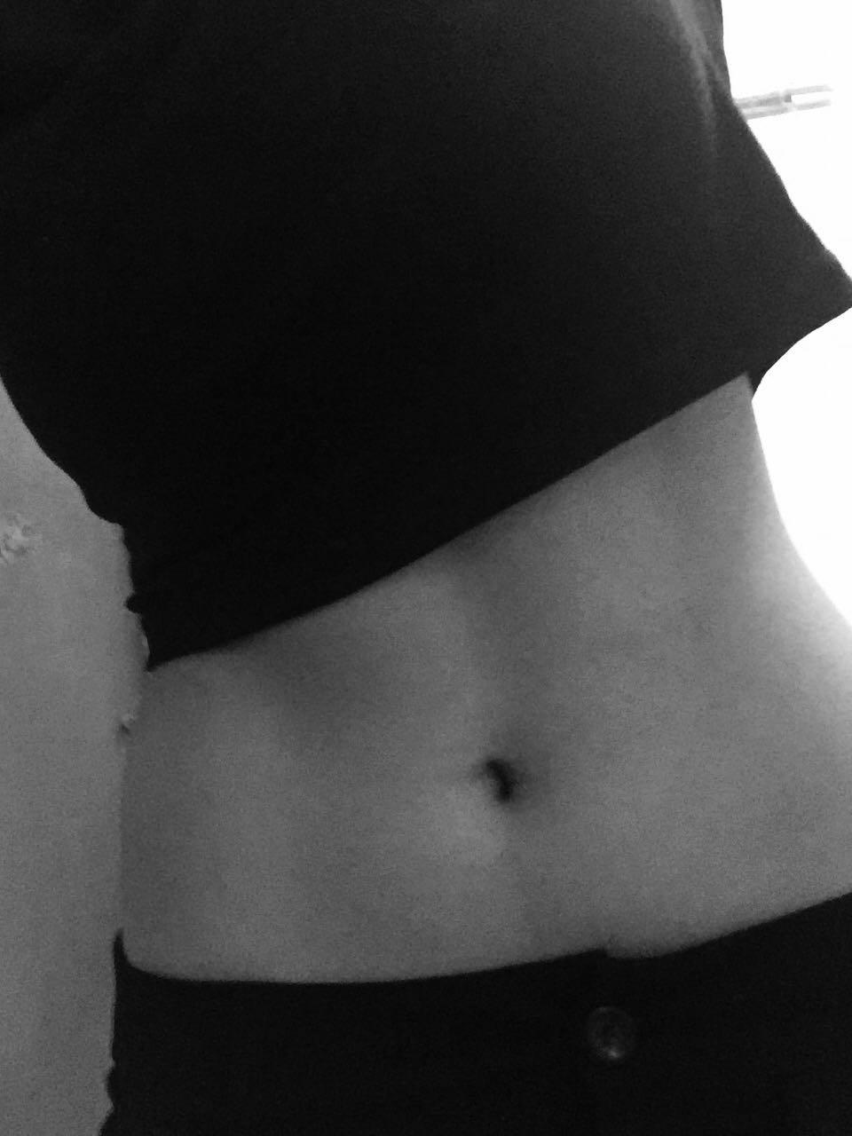 最近<em>练腹肌撕裂者</em>,有腹肌跟<em>马甲线</em>轮廓 ,可是正