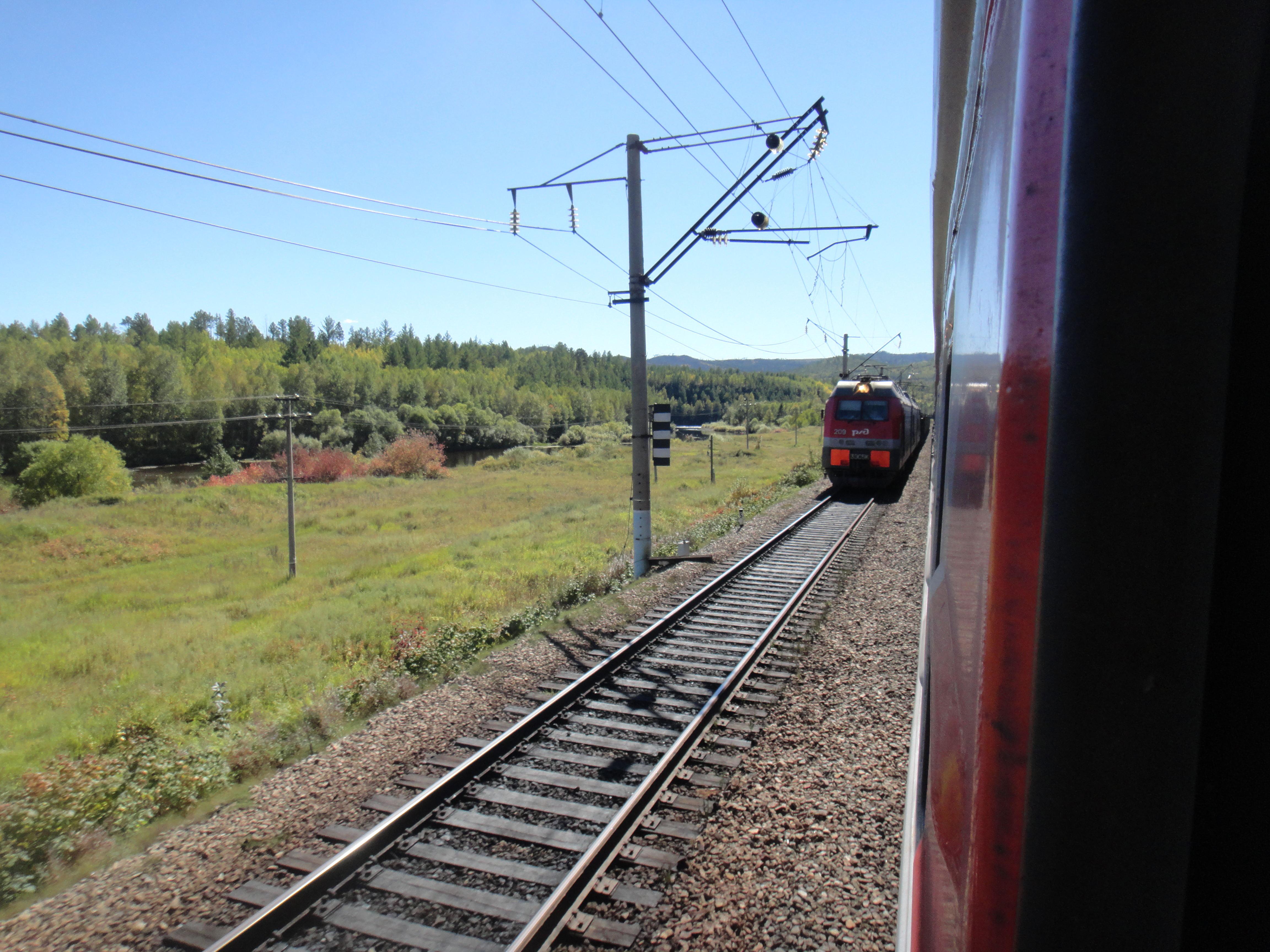 迎面开来的火车.