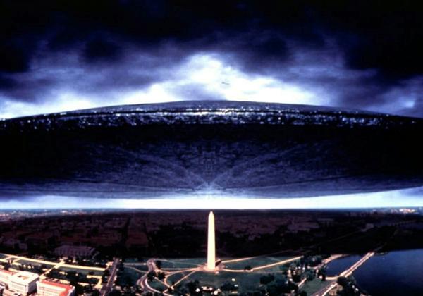 如果真有《独立日2》里那么大的外星飞船,路过月球和在地球降落的时候