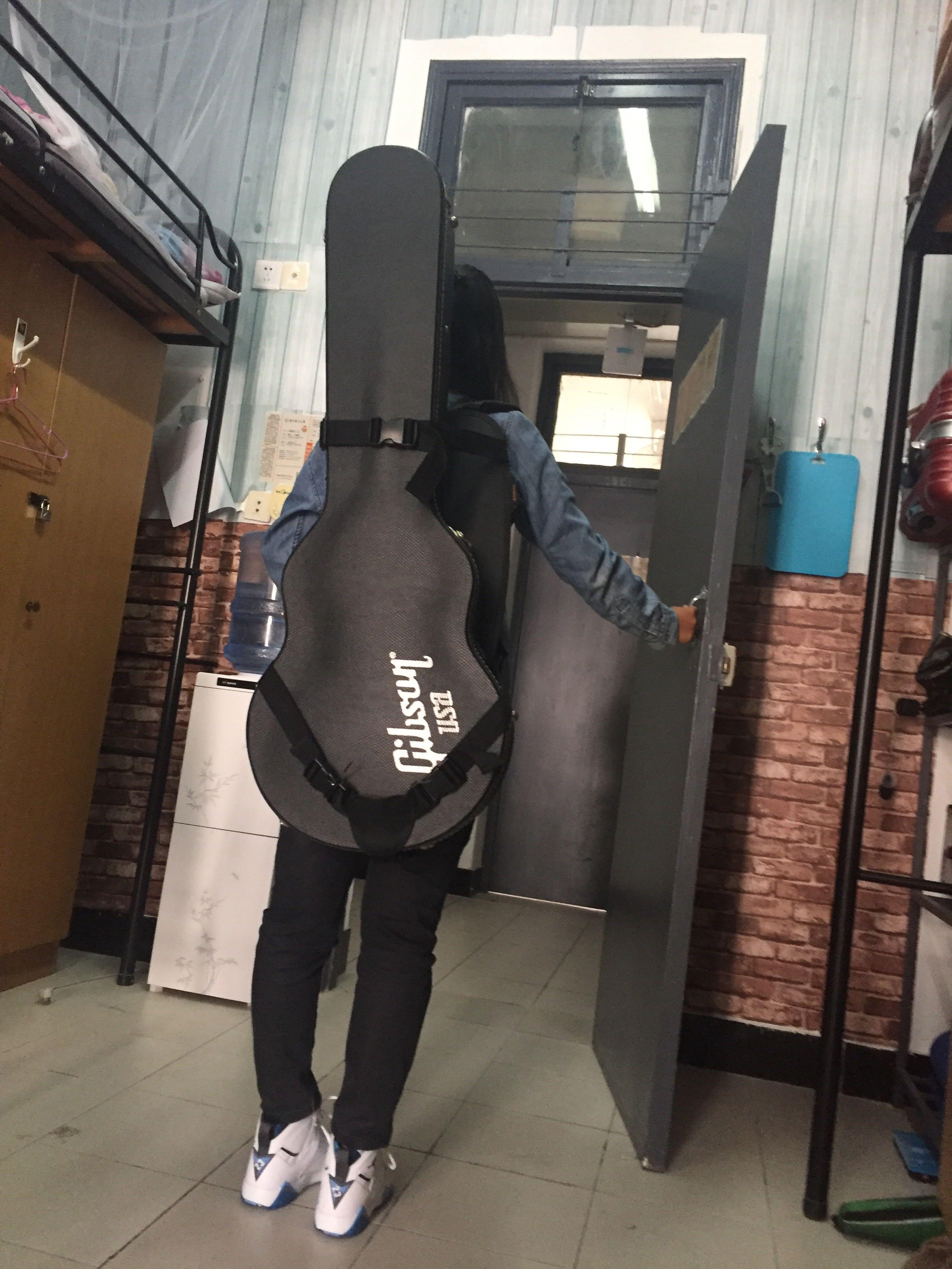 那些在校园里背着电吉他的女孩们都去哪了?