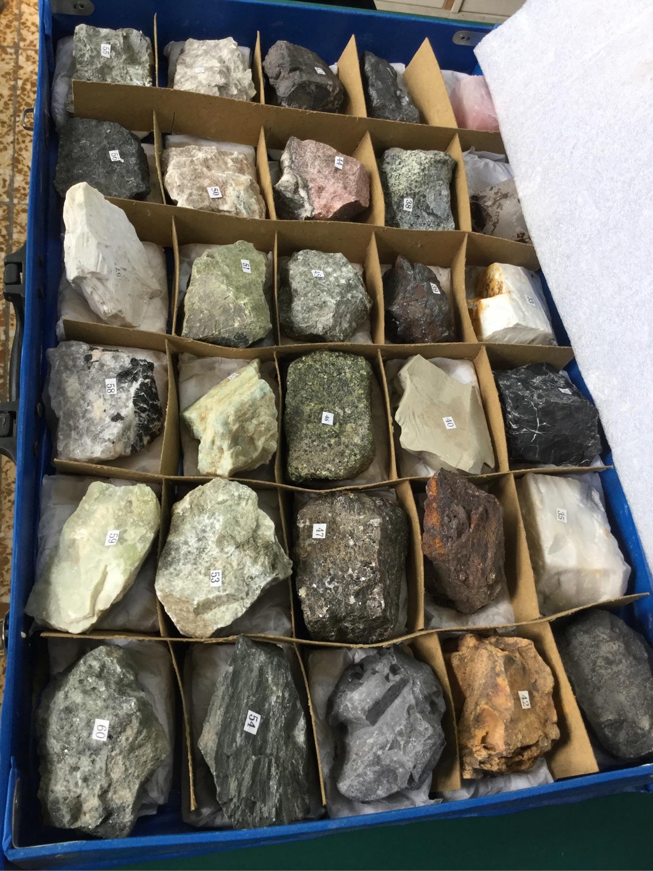 如何分辨生活中常见的石头种类？ - 知乎