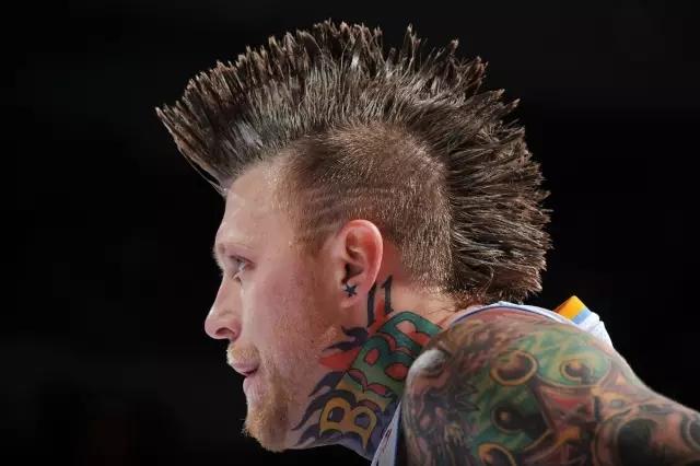 "鸟人"安德森标志:莫霍克让我们从不同角度看看关于林书豪那一头