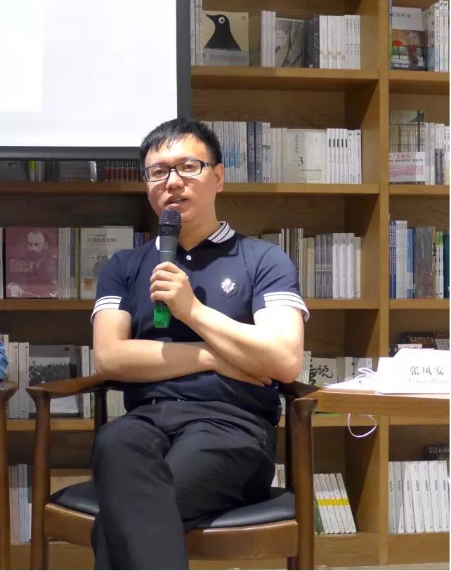 当我查到作者简介一下子明白了:张凤安,历任21世纪经济报道头版主任