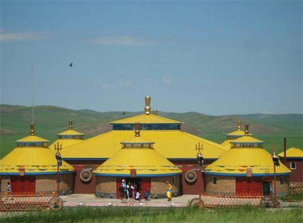 求推荐下八月去呼伦贝尔的旅游路线 五天左右