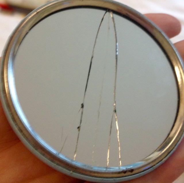 为什么有的东西摔坏破裂的裂纹是两侧对称的?