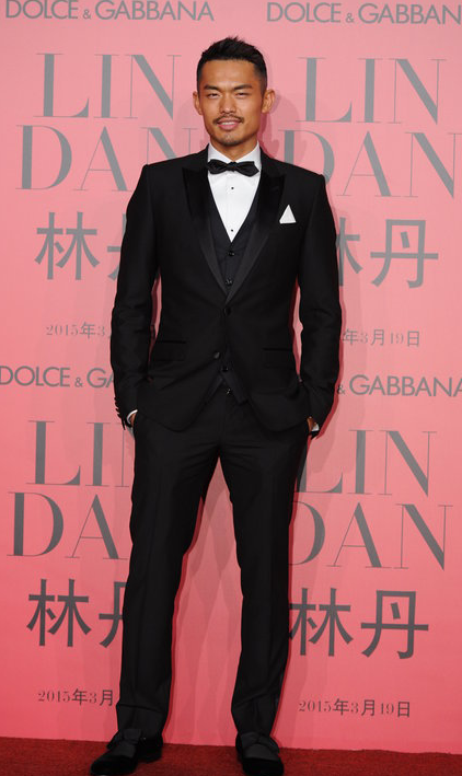 陈晓婚礼上那只能远观不能近看的西装啊