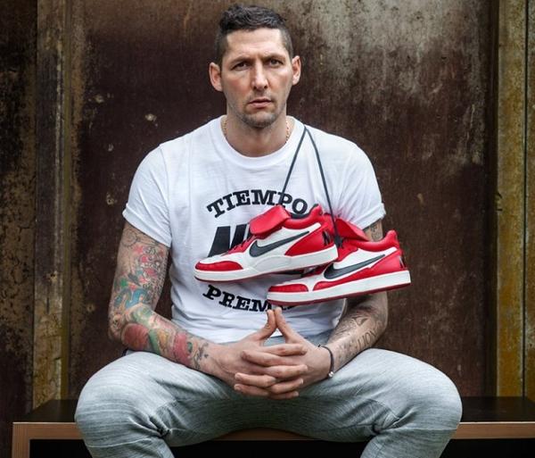 果不其然,不久就传出 内马尔成为首位aj足球鞋代言人的消息