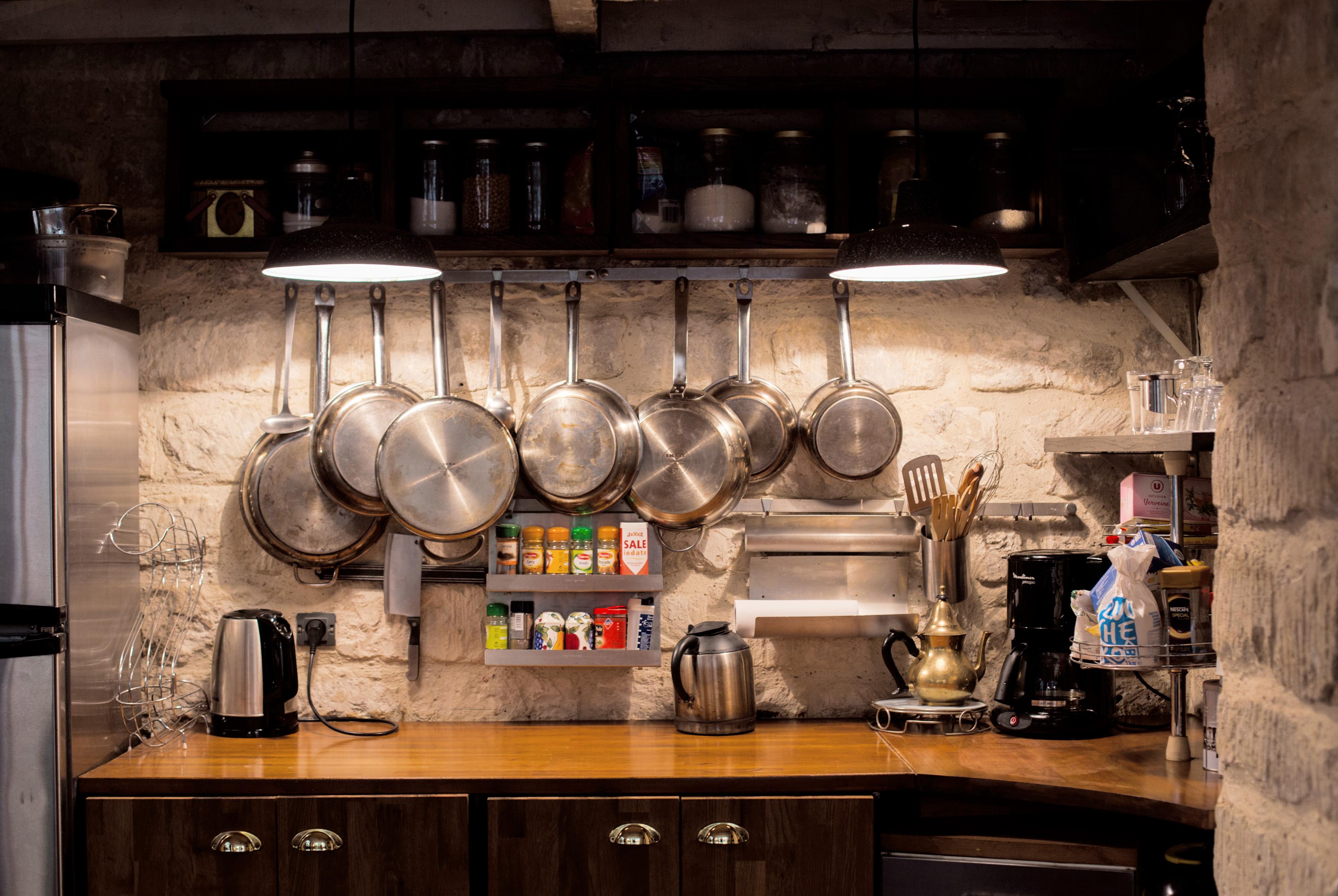 你也可以住进巴黎的民宿里做早餐逗猫过巴黎人的生活