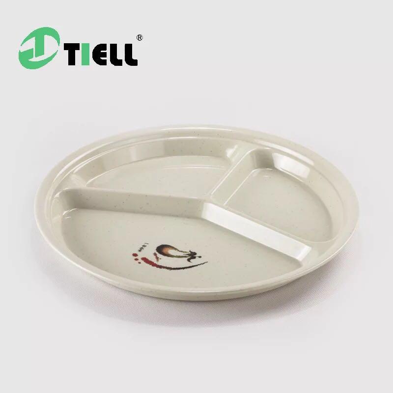 聚酯餐盘为什么都在白底上参杂不规则的小黑点