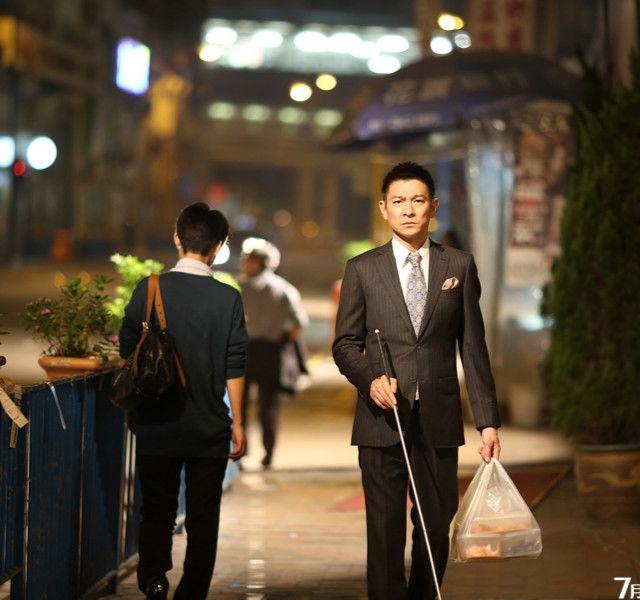 视网膜脱落,真的像《盲探》里刘德华那样什么都看不见吗