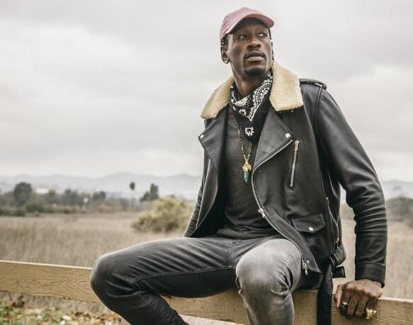 人物拉里桑德斯为了nba放弃现在的平静太不值