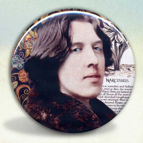 那么王尔德便脱不开水仙花与霓裳