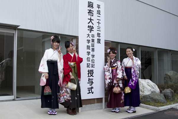 现在生活中 中国古代的传统服饰 为什么没有广泛的穿戴了 直接断层了 知乎