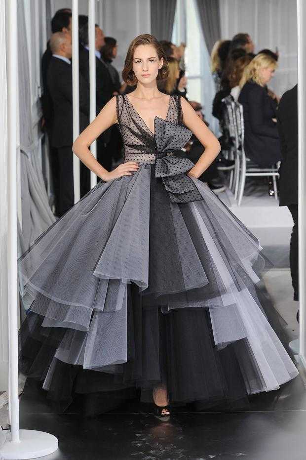 Dior 的高级定制服从哪些服装细节可看出其经典的设计手法 知乎