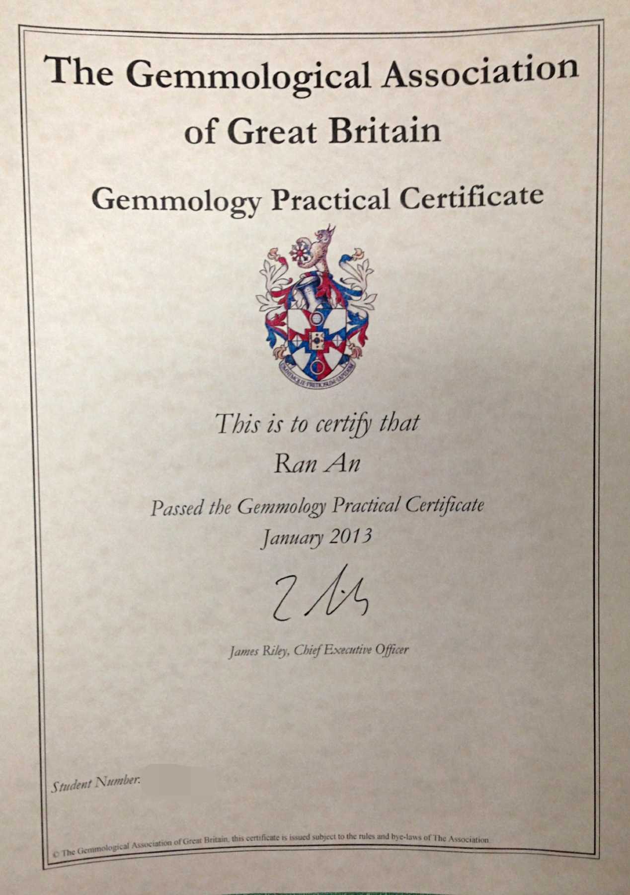 fga珠宝鉴定师,中文名叫英国珠宝协会珠宝鉴定师(logo我觉得还蛮帅的