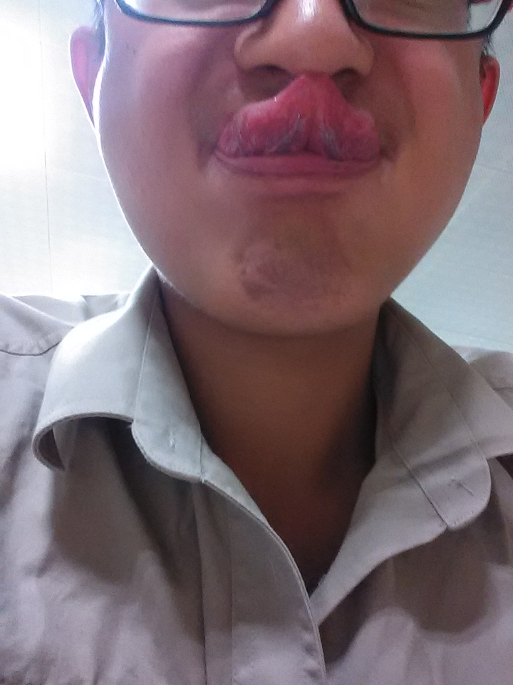 1 人赞同了该回答 跟舔手指一样的感觉, 条件是舌头要长,鼻子要鹰钩