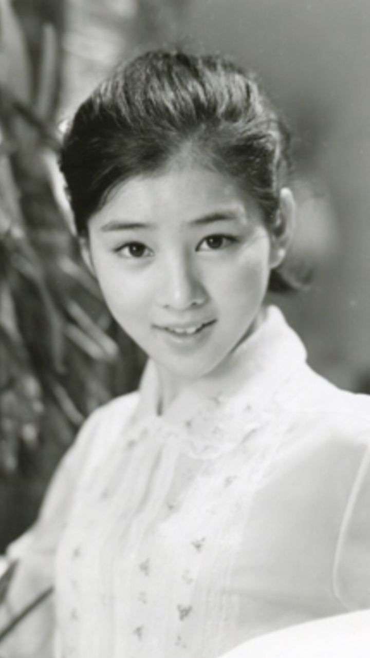 立刻想到了吉永小百合,她和nino主演的母と暮せば(如果和母亲一起生活