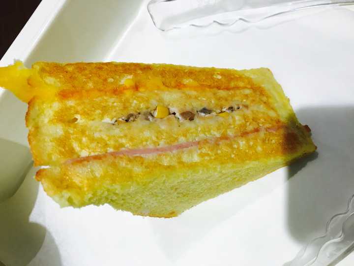 然后是充满惊喜的【大阪烧】 柴鱼片多的就像不要钱一样,你以为这样就