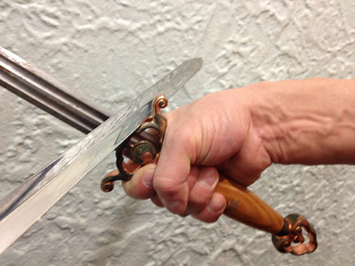 《星球大战:原力觉醒》中的十字光剑十字那两边有什么用?