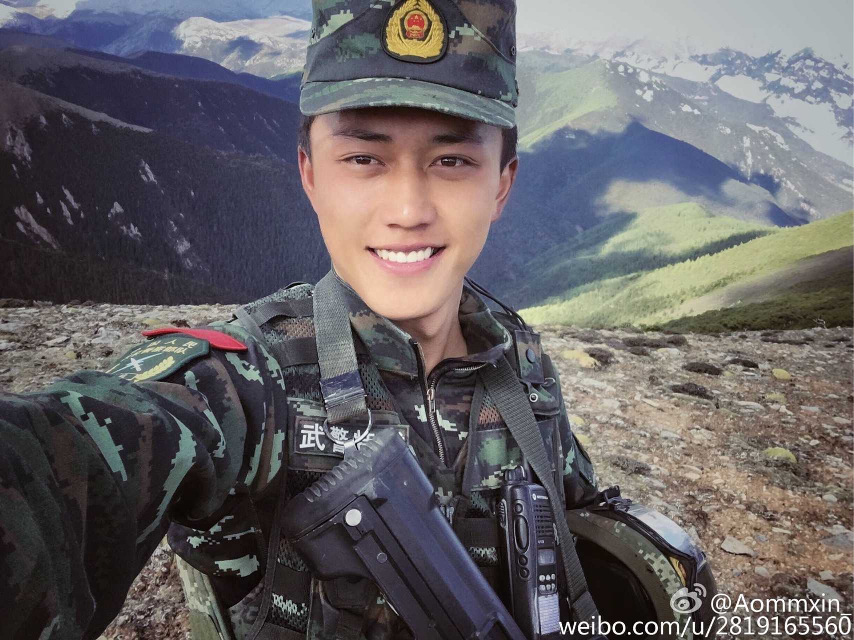 主要看气质 哇哈哈哈哈最后来张生活照,最近在微博上很火的兵锅锅