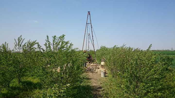 地质勘探时,一般用什么炸药?如何计算装药量?