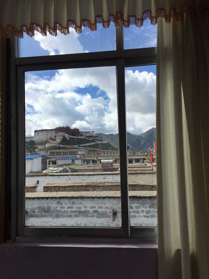 拉萨,看得见布达拉宫的房间.