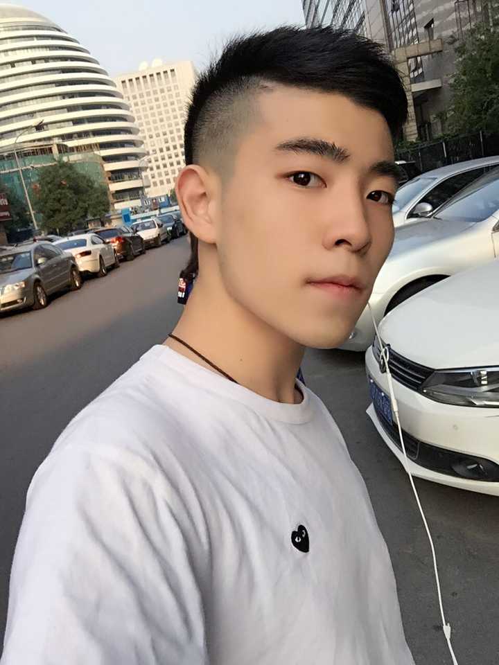 男孩由丑变帅是什么样的感觉?