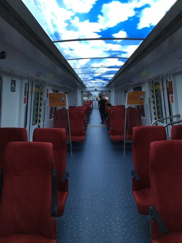 乘坐深圳地铁11号线是一种怎样的体验?