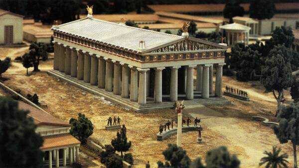 雅典的人民在如往常一样平静的生活,他们有