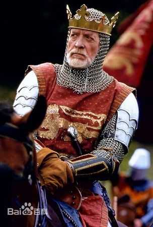 在影片中,她鄙视丈夫懦弱无能的丈夫(即爱德华二世), (上图来自网络