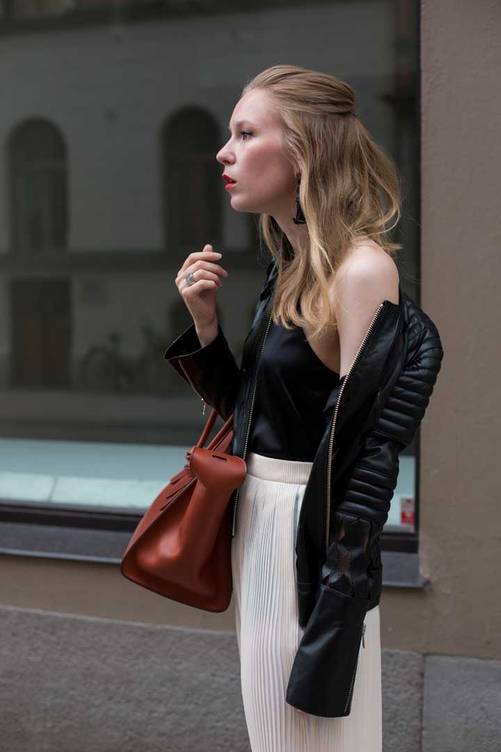 女生机车夹克应该如何搭配?