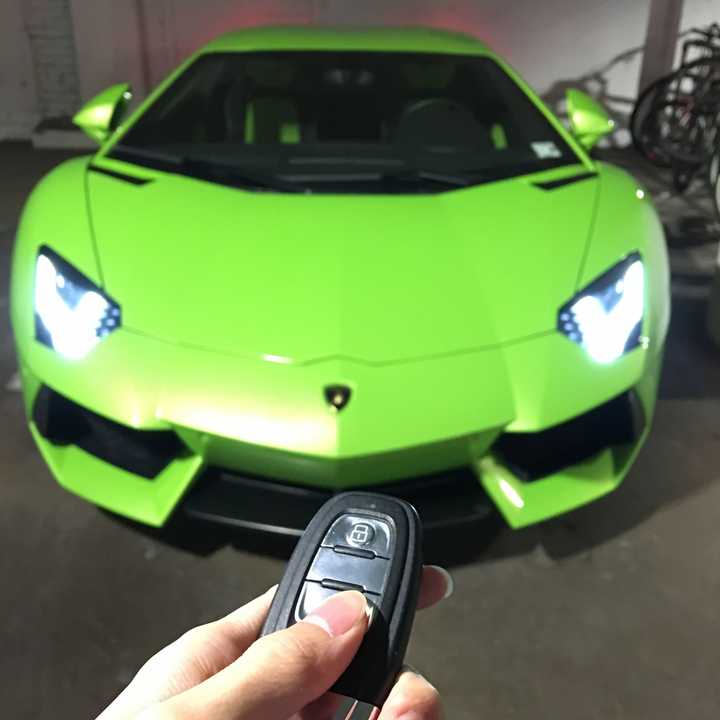 开兰博基尼是什么样的感觉?